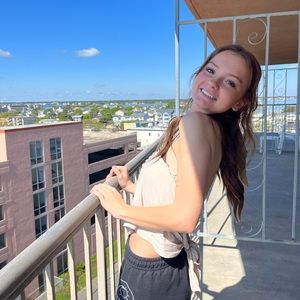 Meet your Posher, Mara